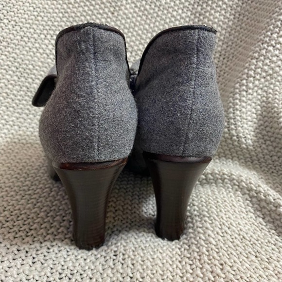 Wool Heeled Boots by Fossil,‎ Size 9 - Picture 3 of 4